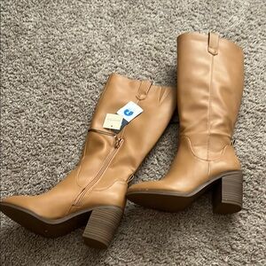 Universal Thread Tan Heeled Boots with Rounded Toe